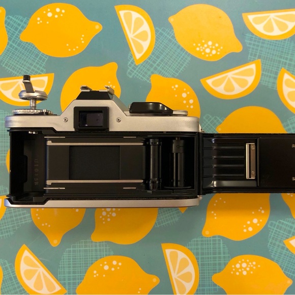 Canon AV-1 - Picture 4 of 11